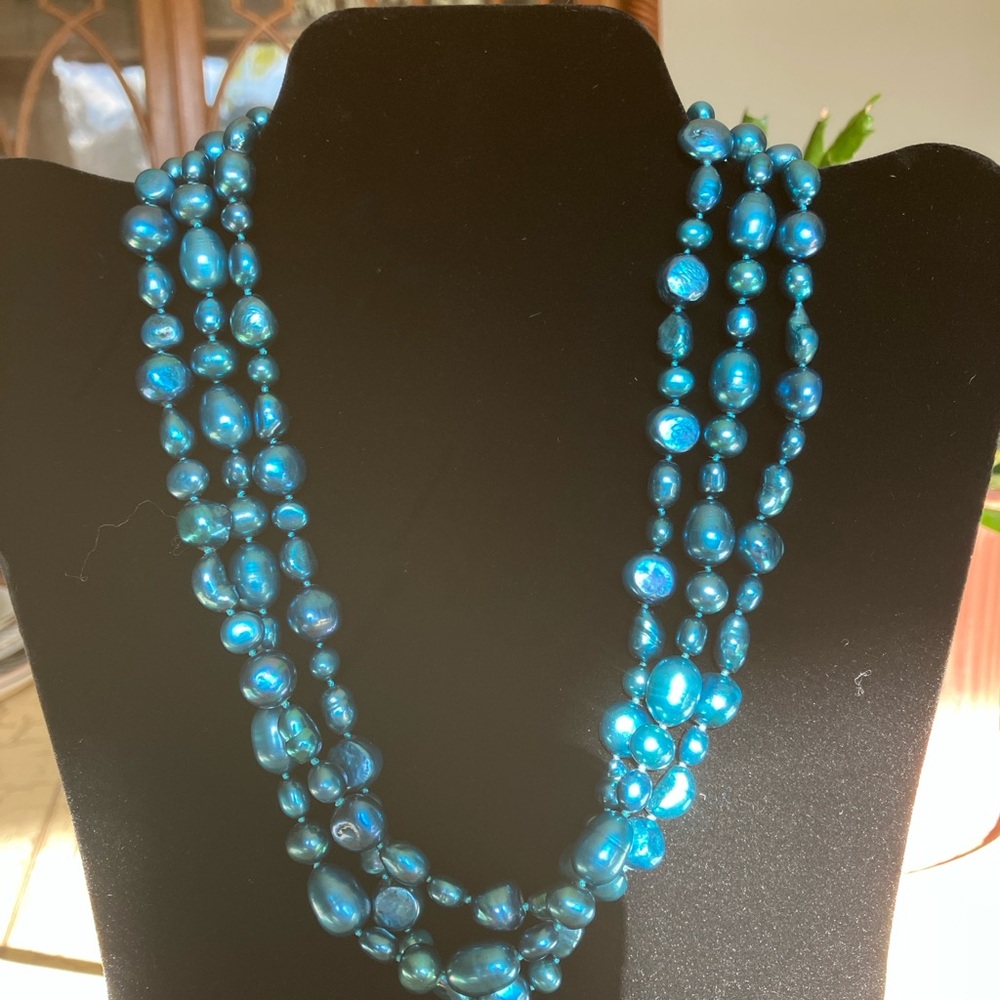 Elegant Blue Beaded Necklace